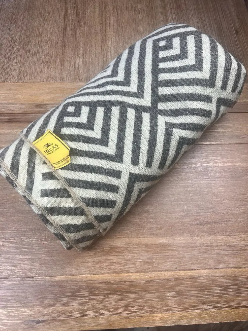 Incas Collection Andean Wool Throw Blanket Black Ivory Geometric Ecuador Tribal